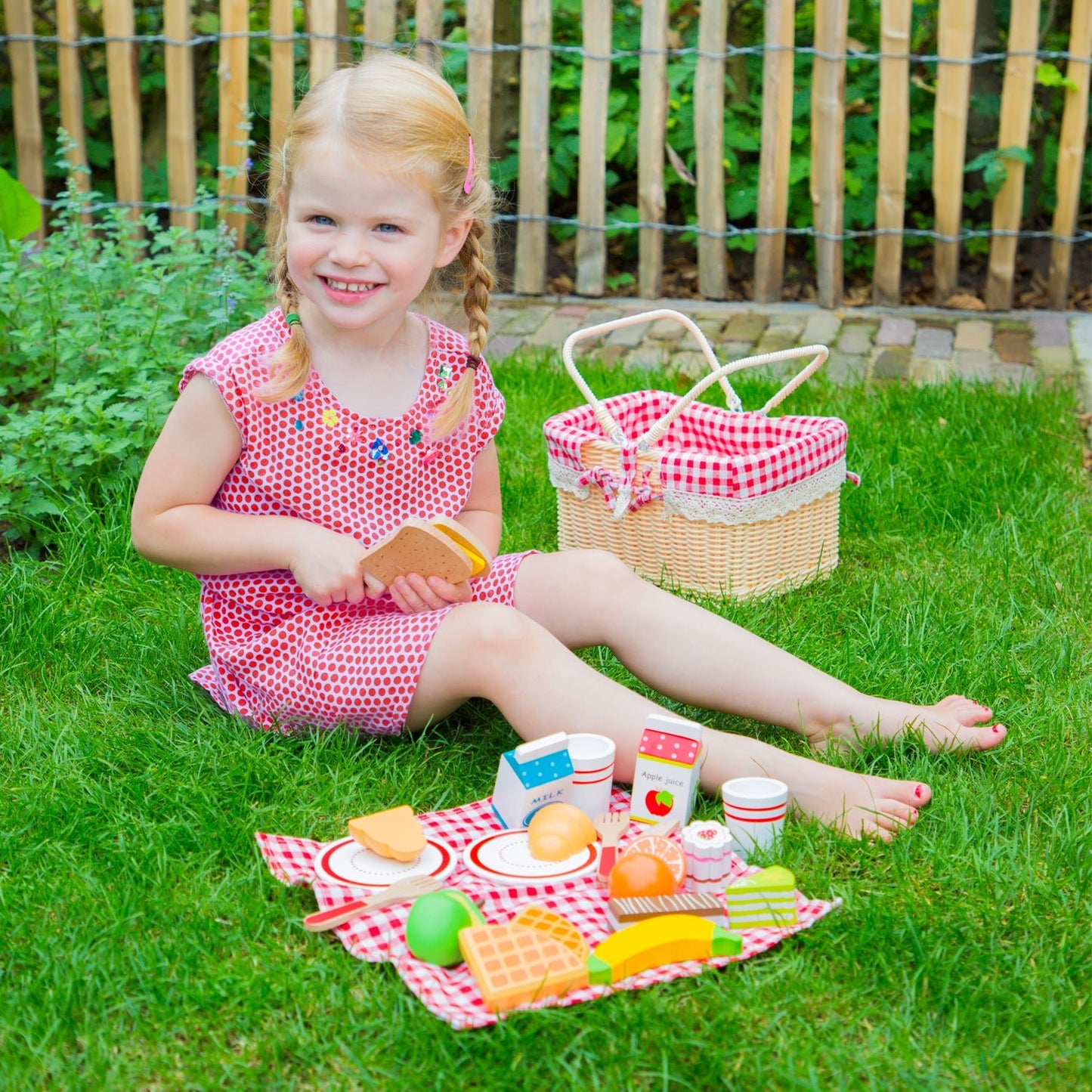 Picnic Basket Set - 27 Pieces - 10590